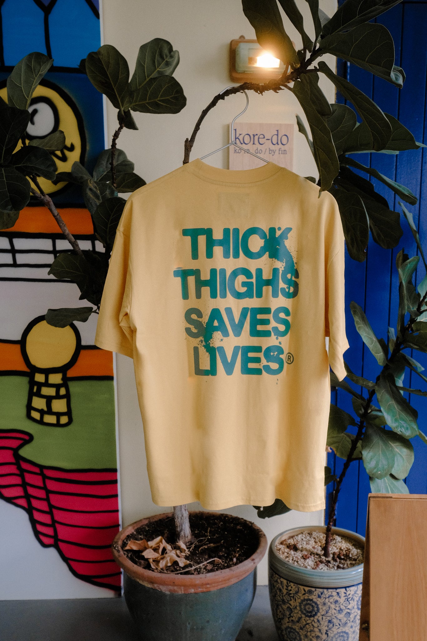 T-shirt: Thick Thighs Saves Lives