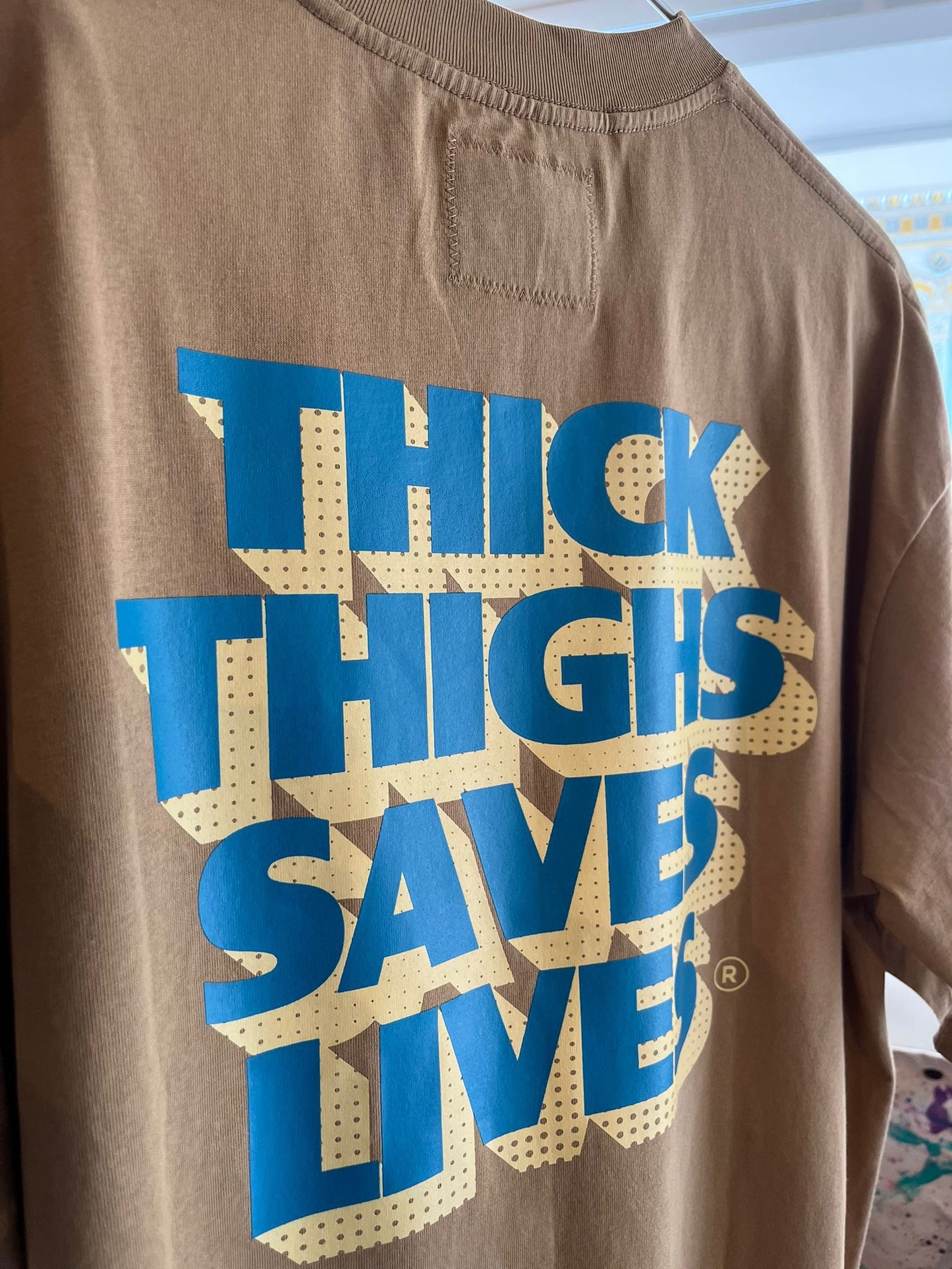 T-shirt: Thick Thighs Saves Lives [Khaki]